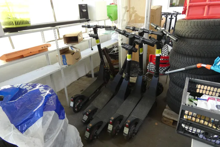 5x OKAI ES400A Profi E-Scooter